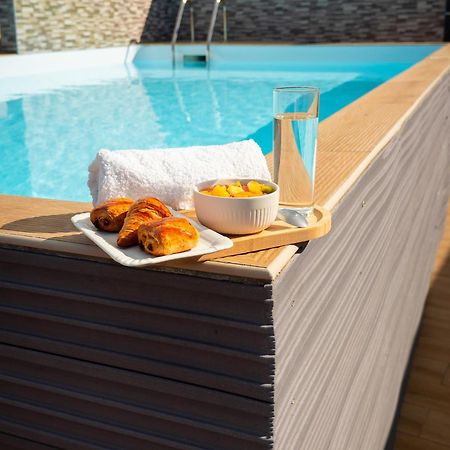Evasion En Plein Coeur De La Ville Studio Jacuzzis Sauna Et Piscine Au Centre De Port-Louis Eksteriør billede